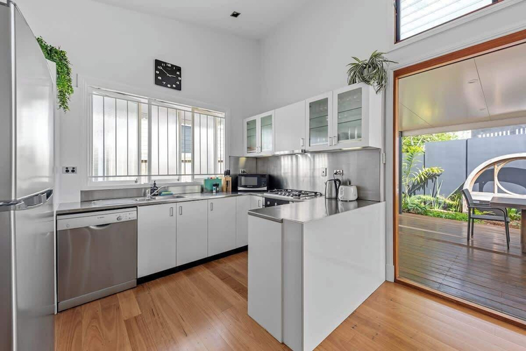 Interior 5, Contemporary Character! 3bed/1.5bath/1car~new Farm, New Farm
