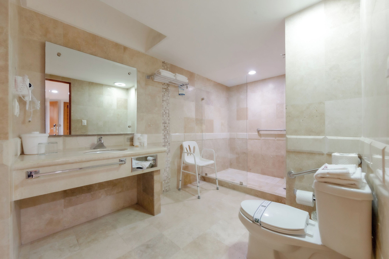 Bathroom 4, Quality Inn Mazatlan, Mazatlán
