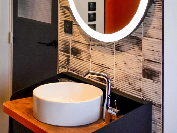 Bathroom 4, ibis Styles Paris Gare de Lyon Bastille, Paris