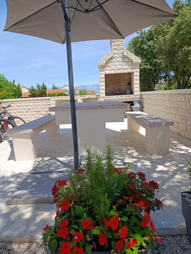 Others 5, Villa More Vir, Vir