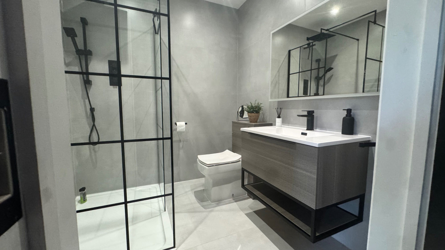 Bathroom 4, Rochester Retreat, Spacious 5 Bedroom House, Kent