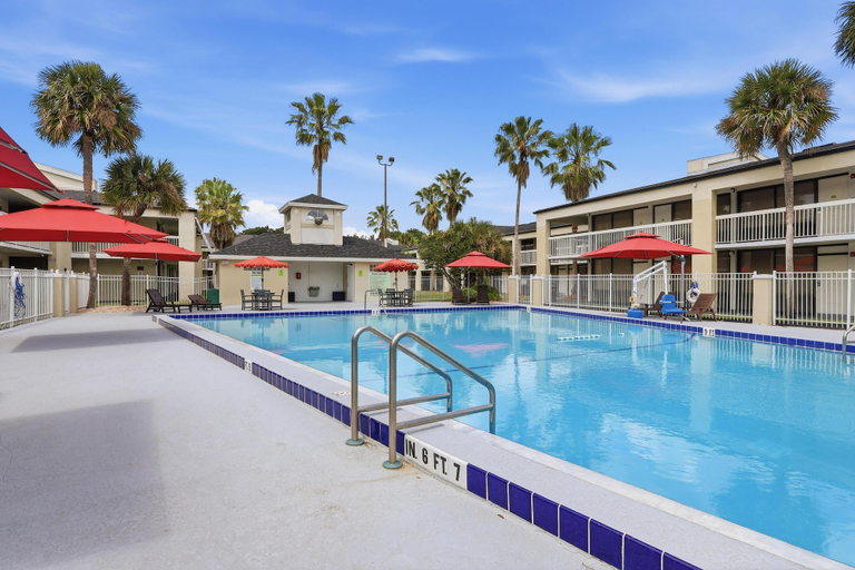 Pool 3, Disney Studio 2 Queens & Shuttle, Osceola