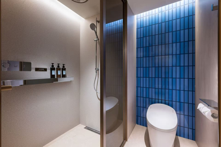 Bathroom, Crystal Hotel qingdao wusi plaza haijing, Qingdao