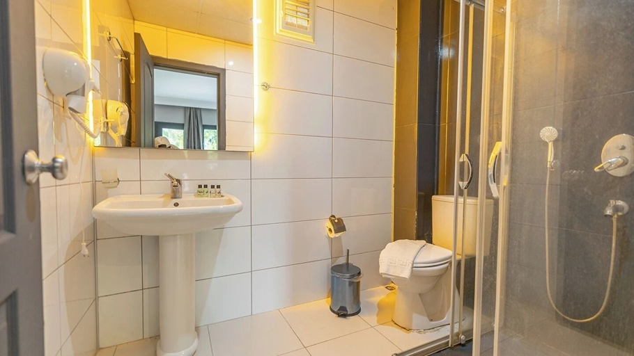 Bathroom, Ladonia Hotels Leo Beach Resort +16, Bodrum