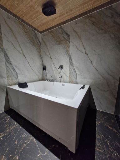Bathroom 4, GREEN FUSION, Surat
