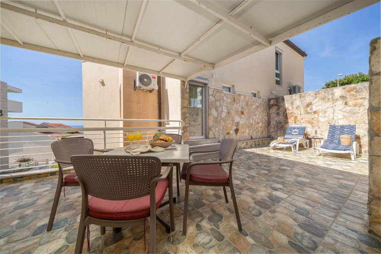 Food & Drinks, Apartmani Putnik, Baška Voda