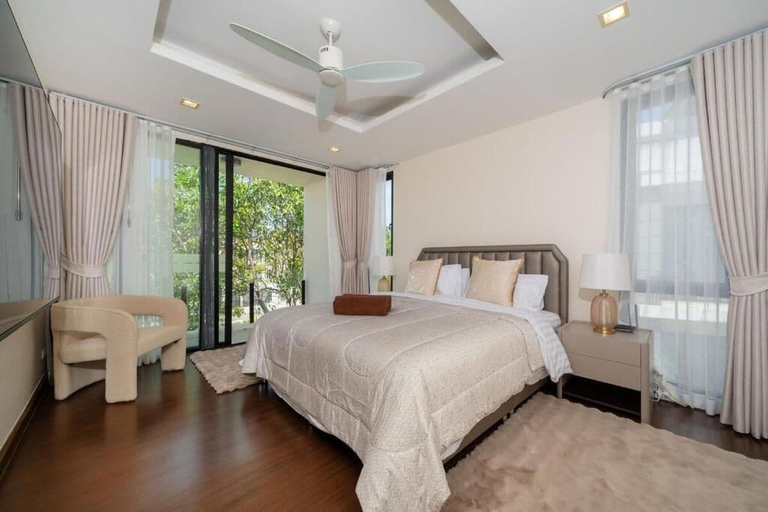 Room 4, Luxury 5 bed Laguna Park no pool, Phuket Island