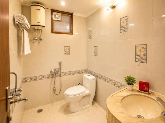 Bathroom 3, Hotel Sunbeam, Gwalior