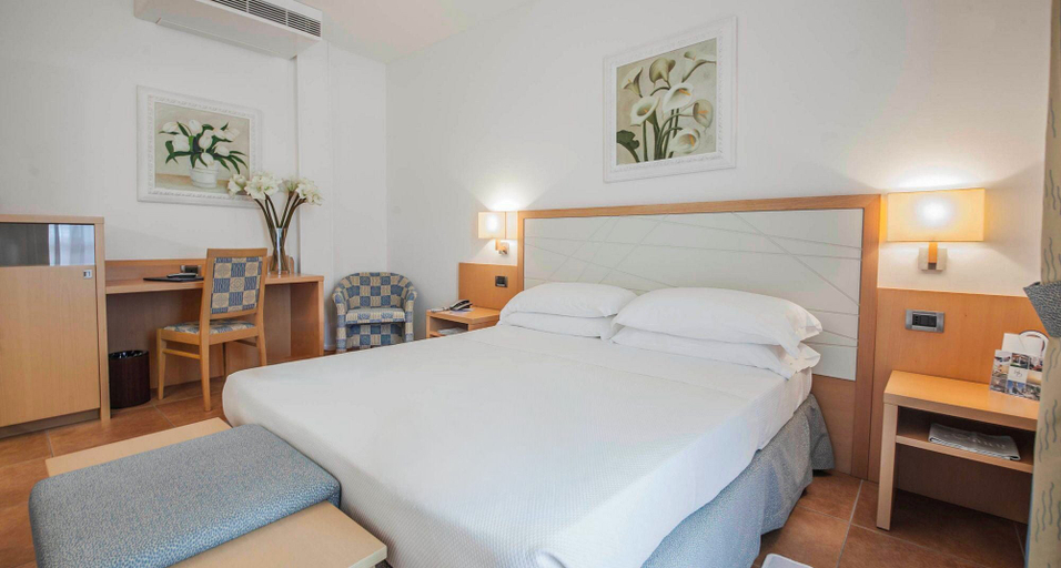 Room 3, Hotel Domus, Massa Carrara