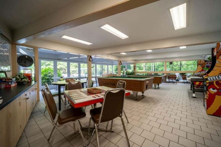 Dining 5, Golden Oak Lodge, Sevier