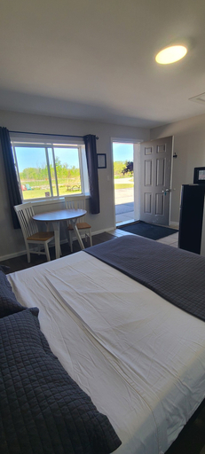 Bedroom 4, Tay Motel, Simcoe