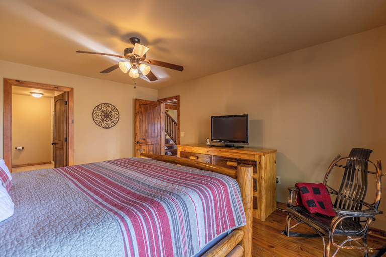 Interior 5, Skyland Cabin, Watauga