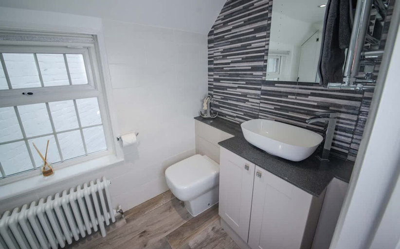 Bathroom, Anchor Cottage Beautiful Cottage Cowes Old Town, Isle of Wight