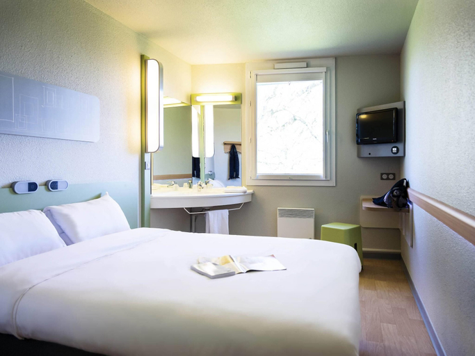 Bedroom 3, ibis budget Granville, Manche