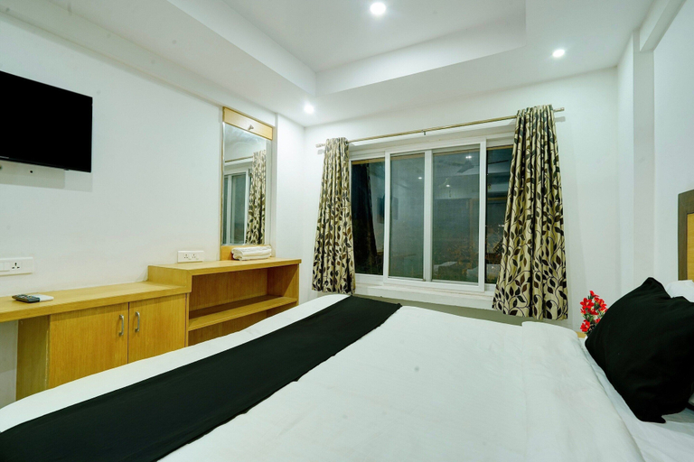 Room 4, Classic Room With Twin Bed Hotel Looranova, Chittoor