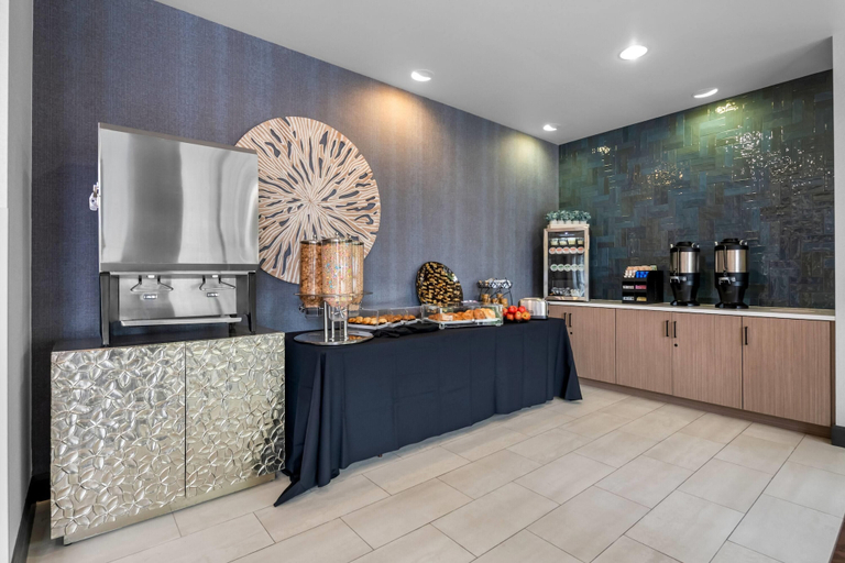 Food & Drinks 5, Wyndham Bloomington - Mall Of America, Hennepin