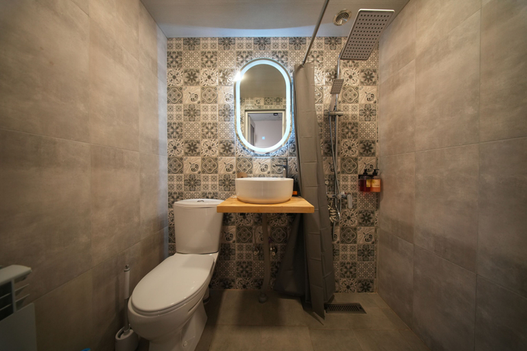 Bathroom 2, Castle