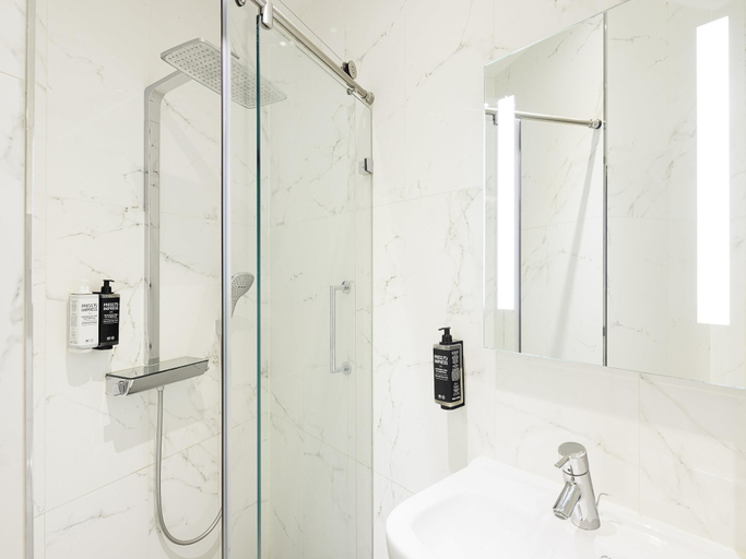 Bathroom 4, ibis Styles Amsterdam Central Station, Amsterdam