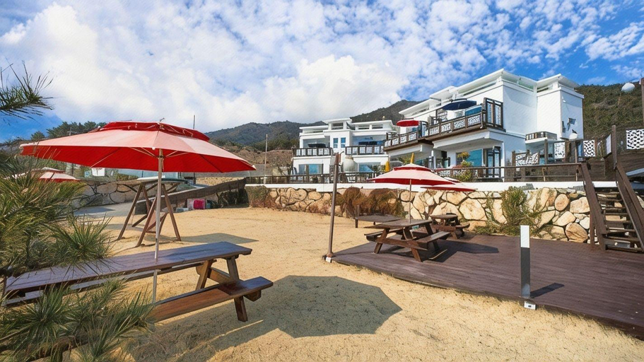 Exterior & Views 1, Namhae Hoho Flower Pension, Namhae
