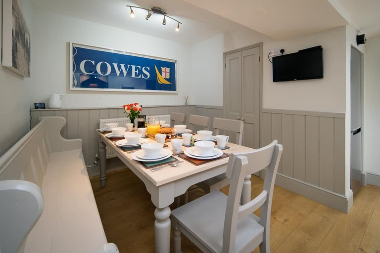 Room 5, Crossjack Cottage Central Cowes, Isle of Wight