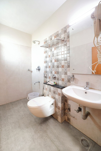 Bathroom 4, Pine Tree Signature, Chennai