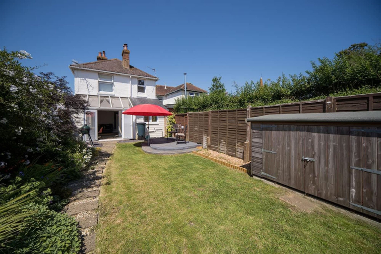 Room 5, Skysail Stylish Accessible One Bedroom Apartment, Isle of Wight