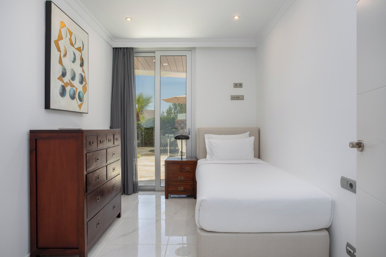 Bedroom 2, Marivent Apartments by Brava Hoteles, Girona