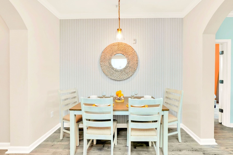 Interior 4, Upstay Condo With Pool Near Disney & Pet Friendly, Orange