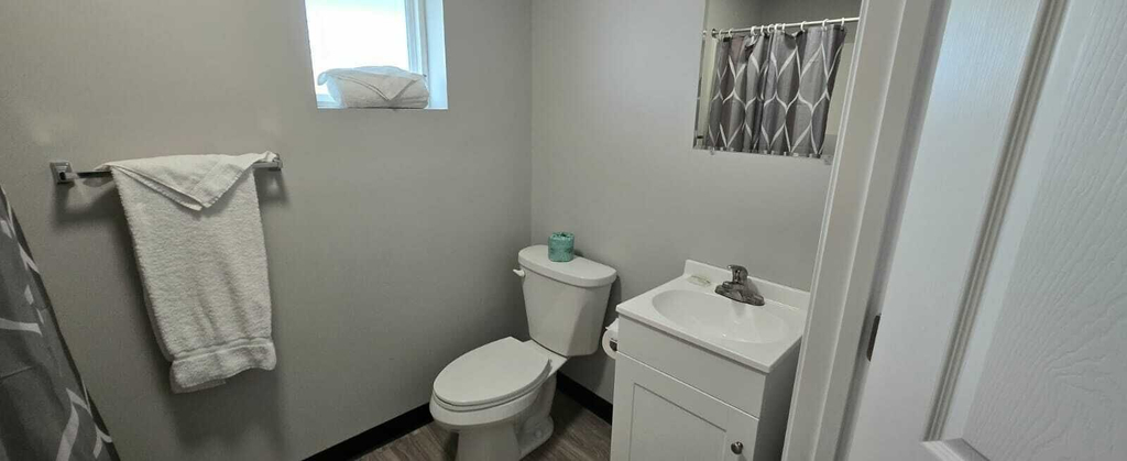 Bathroom 2, Rocky Mount Motel near Hwy 220, Franklin