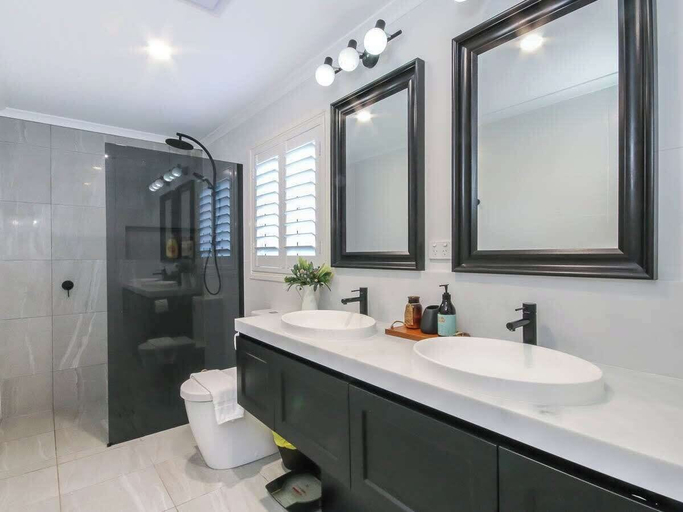 Interior 2, A Family Affair ~ 4 Bed/2.5 Bath/ 3 Car / Pool!, Morningside