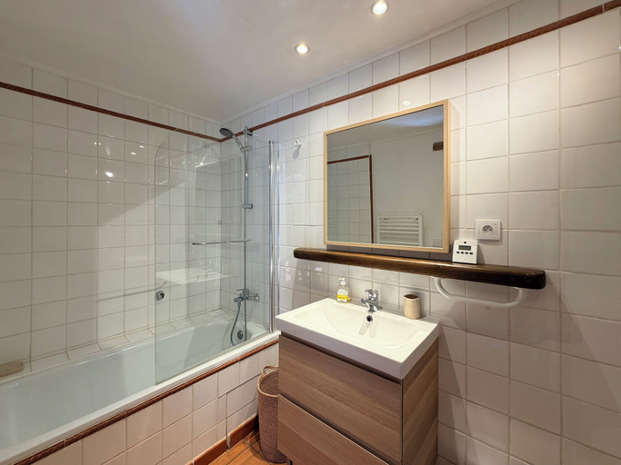 Bathroom 4, Le Clos des Chartreux, Gard