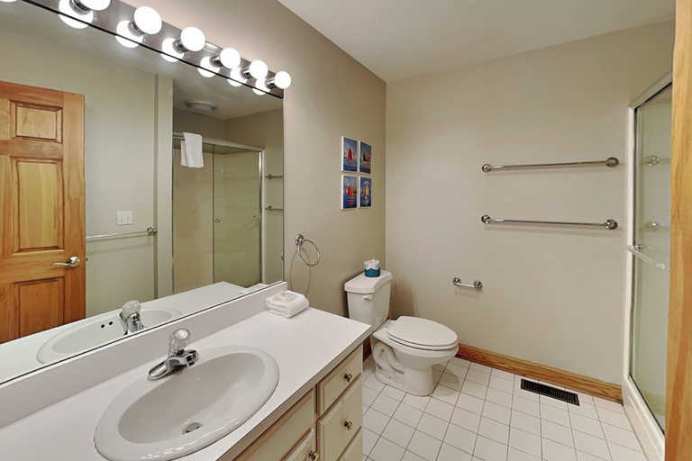 Bathroom 2, Johnny Appleseed by Taylor Made Deep Creek, Garrett