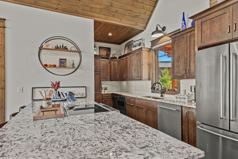 Interior 4, Sommer Hus at Eagles Nest, Avery