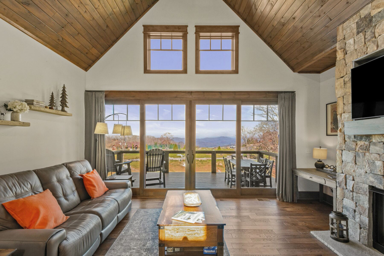 Interior 2, Sommer Hus at Eagles Nest, Avery