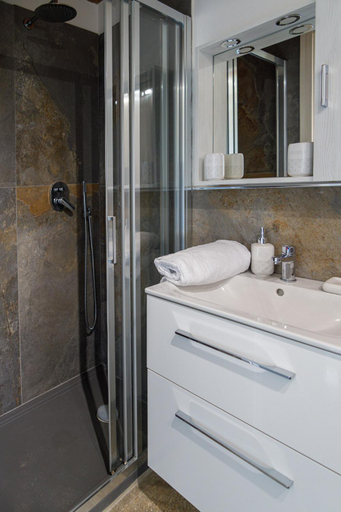 Bathroom 2, Borgo Felice, Pistoia