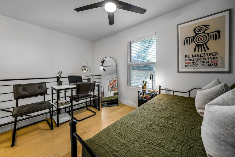 Room 4, Peaceful Sola Hideaway w Private Patio, Travis