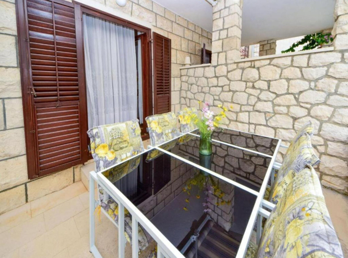 Dining room 4, Beachfront Holiday Home With Outdoor Pool, Supetar