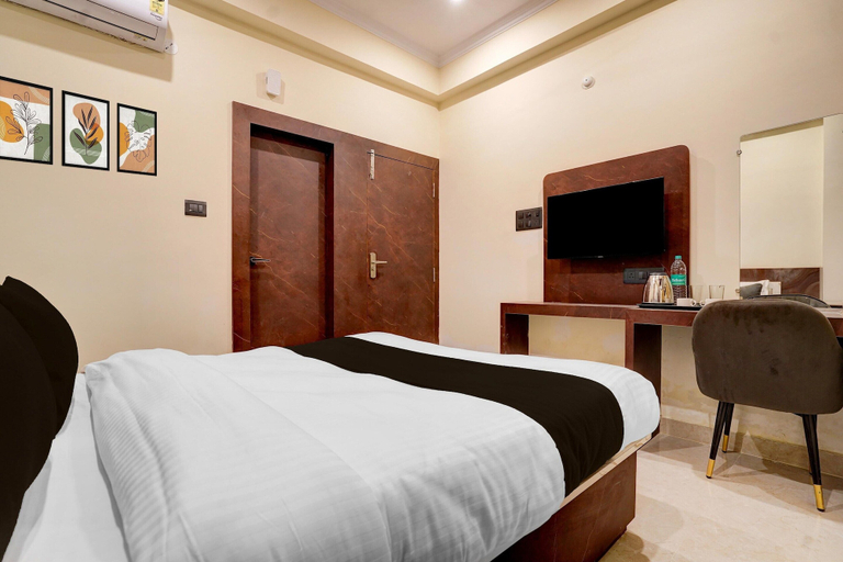 Room 4, Classic With Balcony Chandrashila Residency, Patna