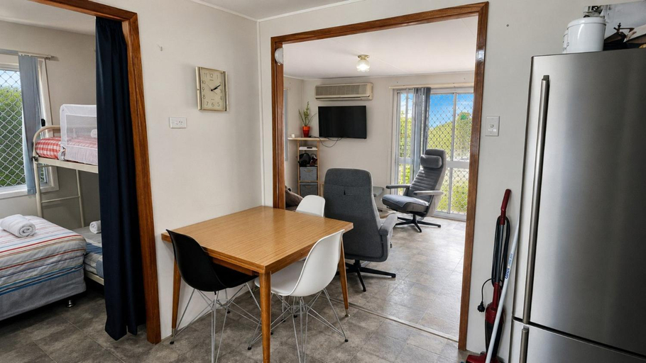 Others 5, At Busso Cabin 56, Busselton