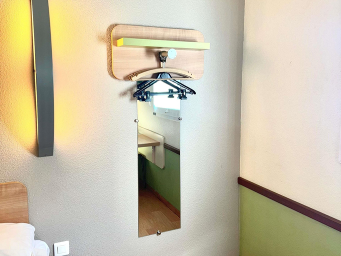Bathroom 4, Ibis Budget Cosne-Sur-Loire, Nièvre
