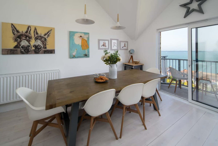 Room 3, Solent View Apartment 3 bed Panoramic sea Views, Isle of Wight