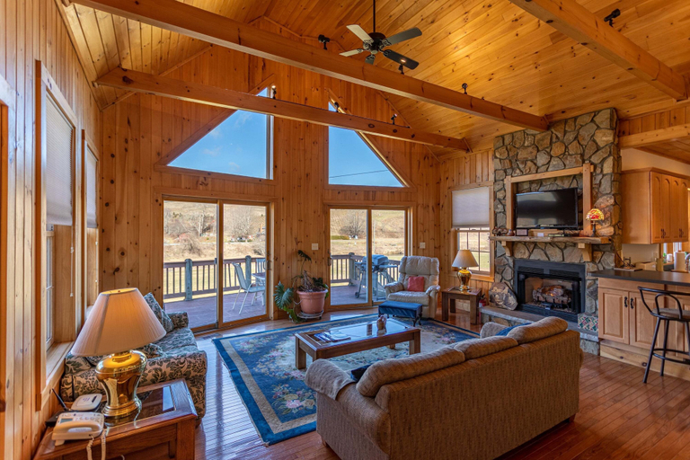 Interior 2, River House at Meadow Landing, Ashe
