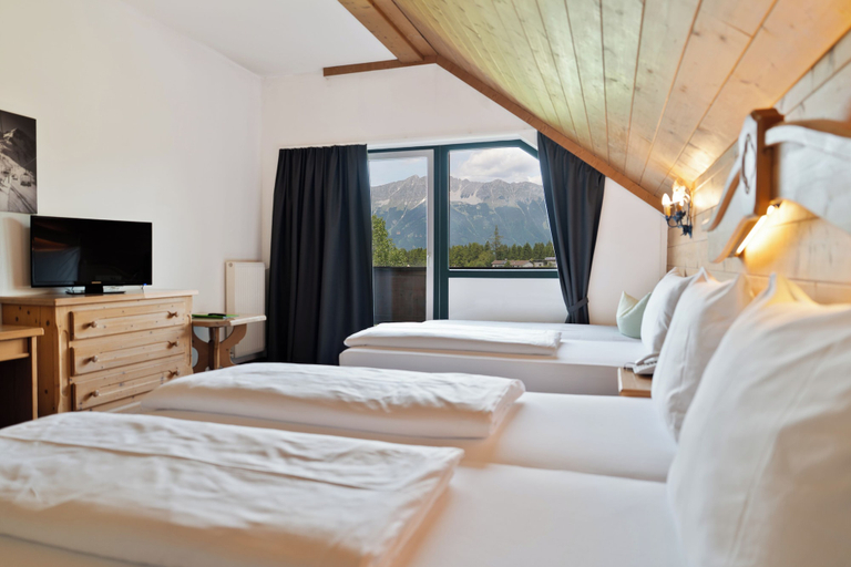 Bedroom 2, Hotel Gruberhof, Innsbruck