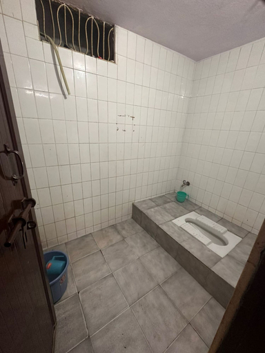 Bathroom 2, Babu Vishwanath Singh PG, Varanasi