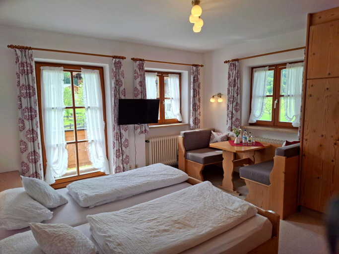 Bedroom 2, Knapphof, Traunstein