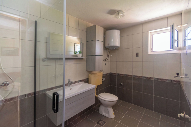Bathroom 3, Apartments Poolhouse, Novalja