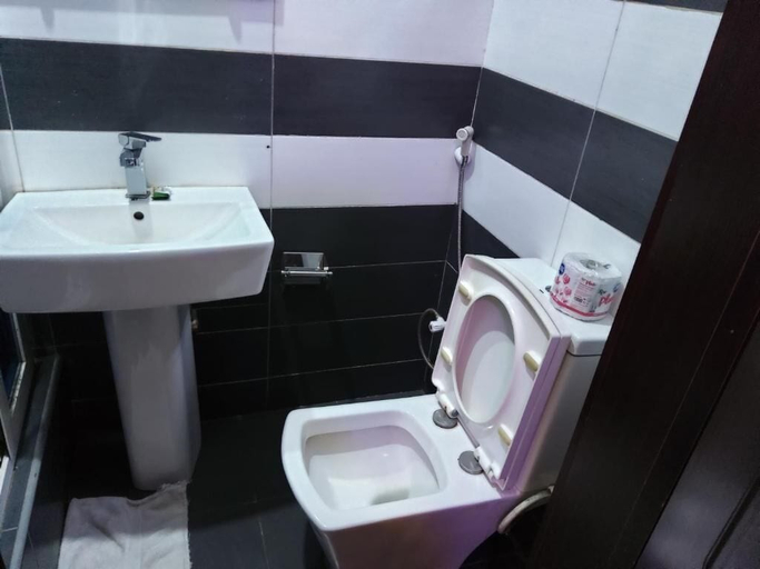 Bathroom 3, Crownedge Hotels, Ikeja