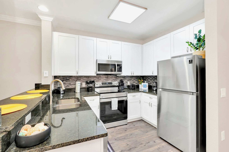 Interior 5, Upstay Condo With Pool Near Disney & Pet Friendly, Orange