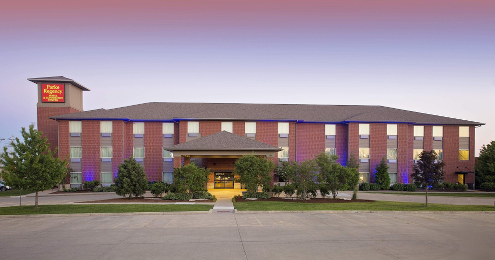 Exterior & Views 2, Parke Regency Hotel & Conf Ctr., BW Signature Collection, McLean