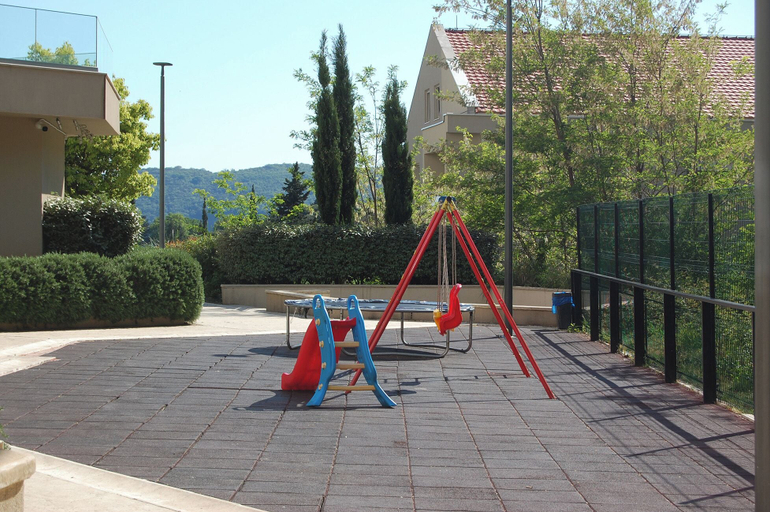 Children's area, Status M Apartments 184